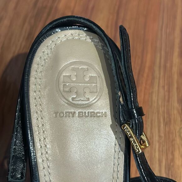 Tory Burch black low heels with gold hardware strap T strap size 10 patent leath - Picture 3 of 9
